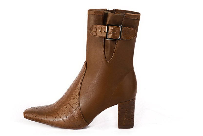 Caramel brown women's ankle boots with buckles on the sides. Square toe. Medium block heels. Profile view - Florence KOOIJMAN